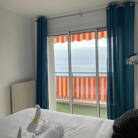 4 Personnes Avec Magnifique Vue Menton