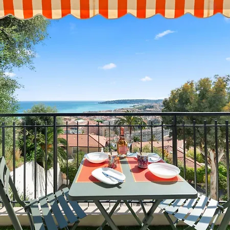 4 Personnes Avec Magnifique Vue Menton