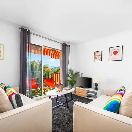 4 Personnes Avec Magnifique Vue Menton